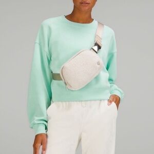 Lululemon Everywhere Belt Bag Sherpa fleece